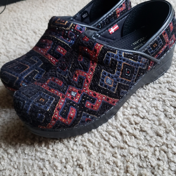 Sanita Danish Embroidery Tapestry Clogs - Picture 4 of 10